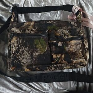 baggu camouflage cargo crossbody bag